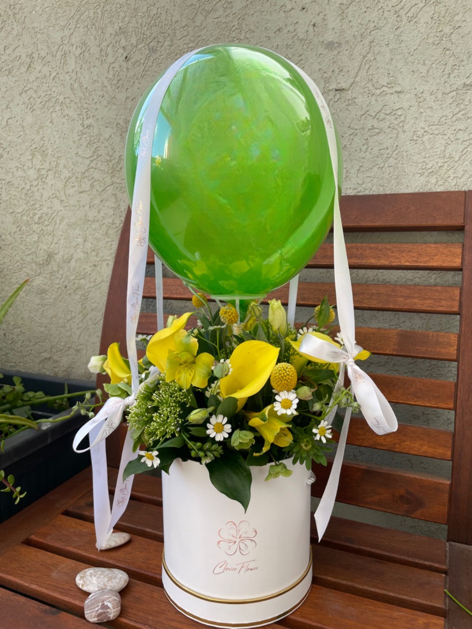 Flower balloon in green and yellow