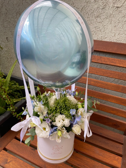 Flower balloon in blue