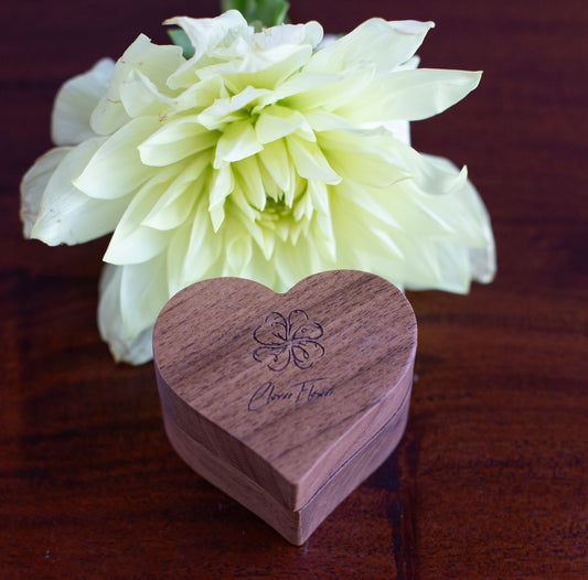 Wooden ring box Clover Flower white/red (the ring is not included in the price)