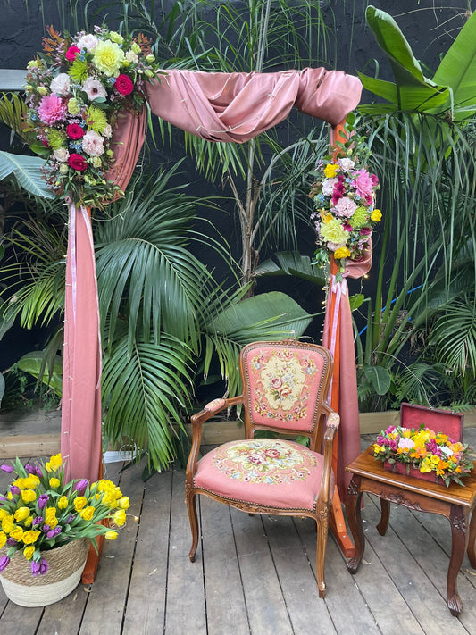 Flower arch (flowers are not included in the price)